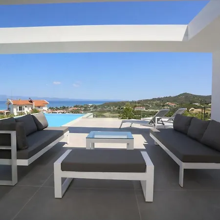 Willa Villas Les Blancs - Private Pool, 5 Bdrms, Panoramic View Hanioti