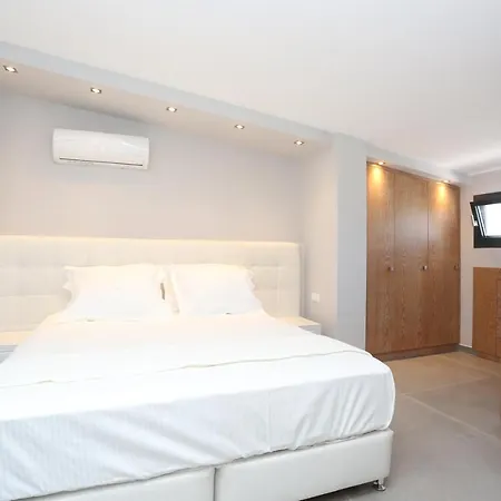 Willa Villas Les Blancs - Private Pool, 5 Bdrms, Panoramic View *
