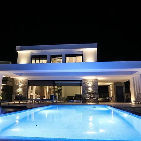 Villas Les Blancs - Private Pool, 5 Bdrms, Panoramic View