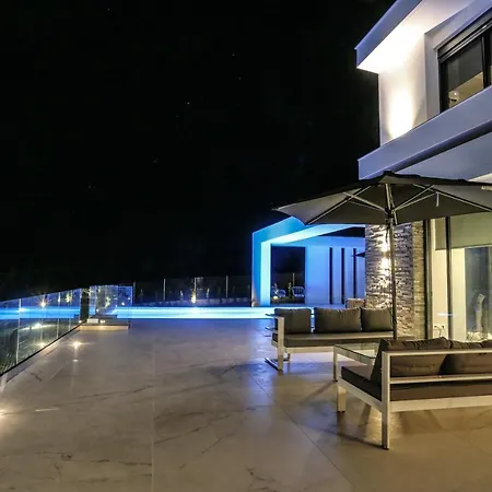 Villas Les Blancs - Private Pool, 5 Bdrms, Panoramic View